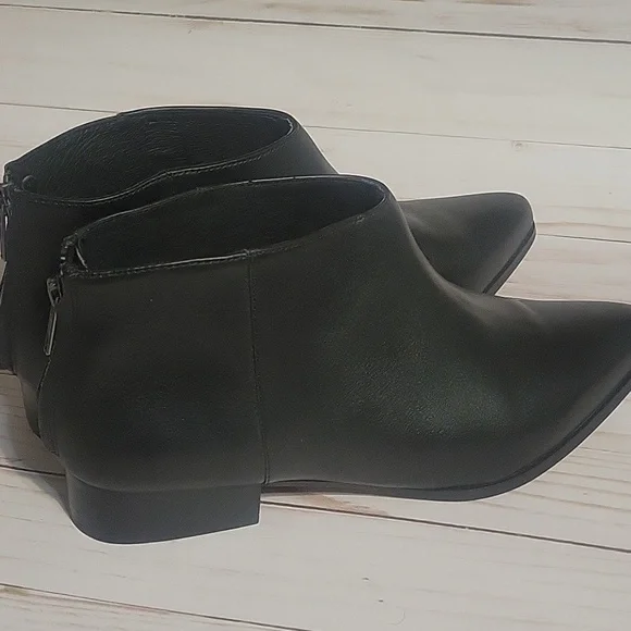 Intentionally Blank Leather Booties Size 9 - Picture 6 of 7